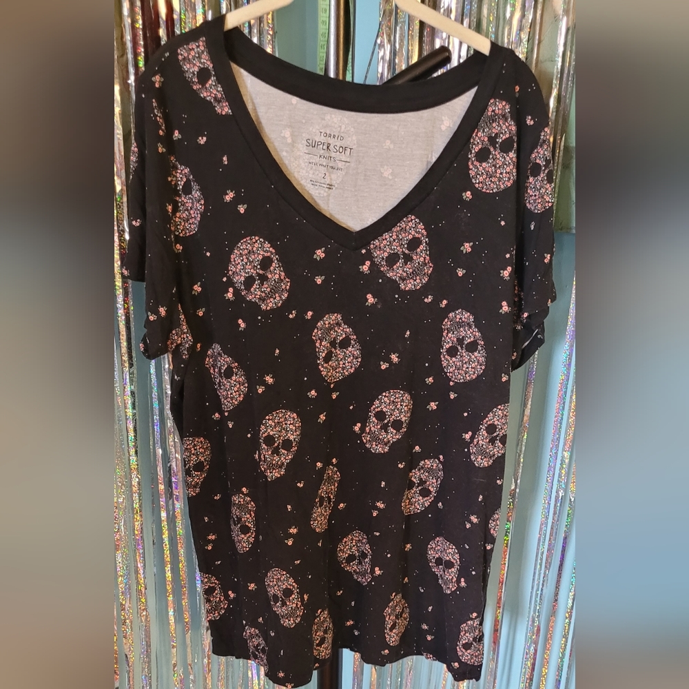 Torrid Floral Skull Tee Size 2X